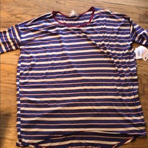 New lularoe shirt woman’s size 2X great color